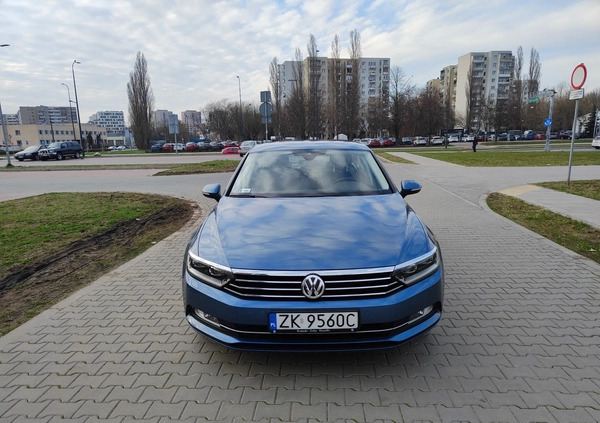 Volkswagen Passat cena 78000 przebieg: 87700, rok produkcji 2016 z Warszawa małe 172